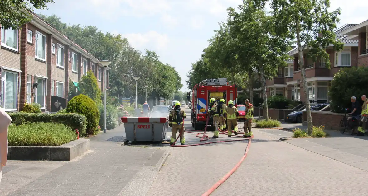 Brandweer ingezet voor brandende bouwcontainer - Foto 1