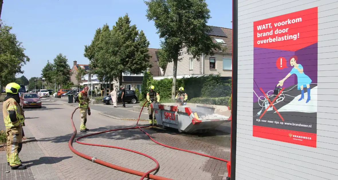 Brandweer ingezet voor brandende bouwcontainer - Foto 3