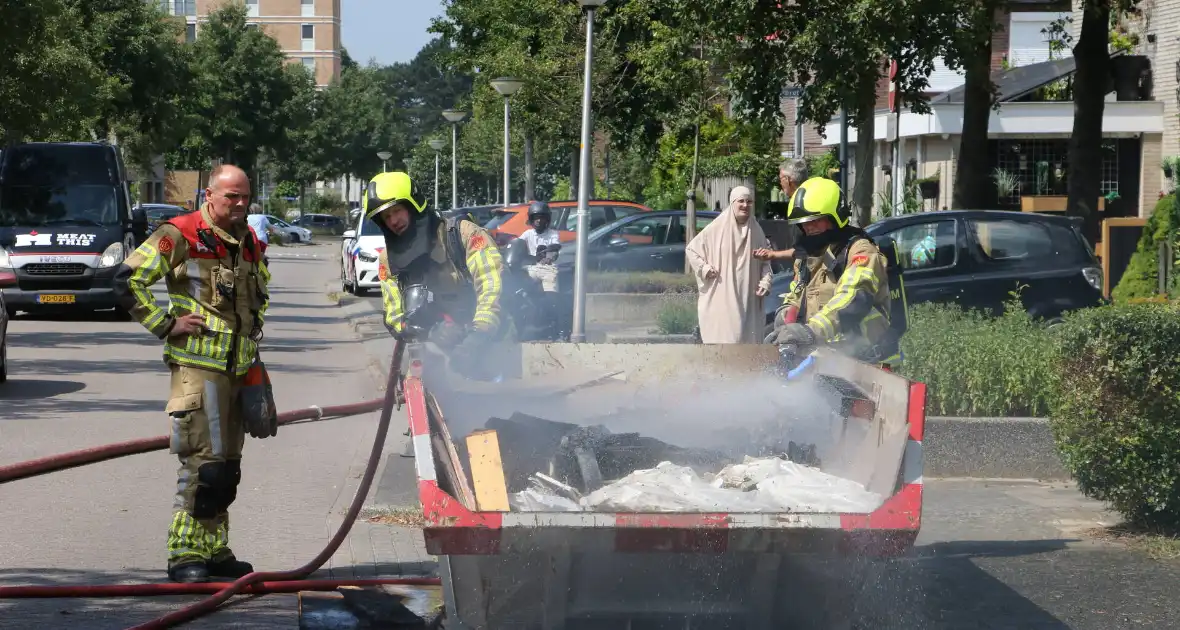 Brandweer ingezet voor brandende bouwcontainer - Foto 4