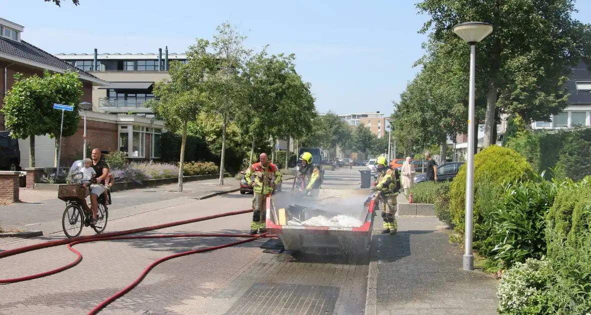 Brandweer ingezet voor brandende bouwcontainer - Foto 5