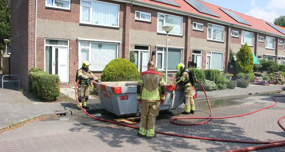 Brandweer ingezet voor brandende bouwcontainer - Foto 7