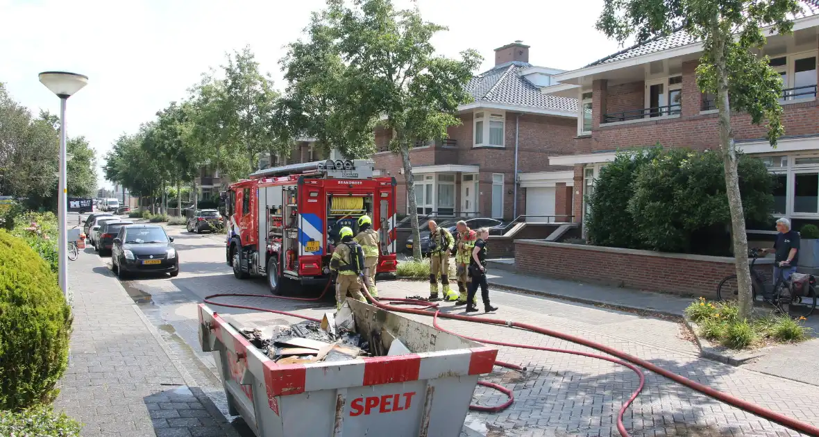 Brandweer ingezet voor brandende bouwcontainer - Foto 9