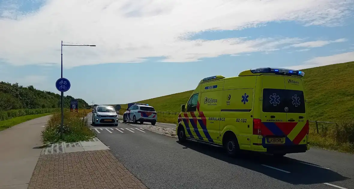 Persoon vervoerd met ambulance na verkeersongeval