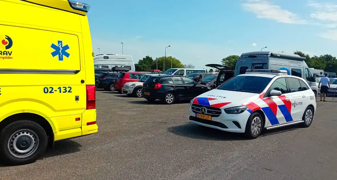 Persoon vervoerd met ambulance na verkeersongeval - Foto 2