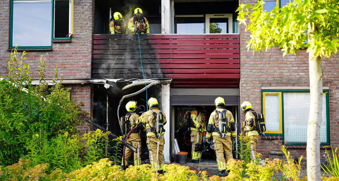 Brandweer ingezet voor uitslaande brand bij woning