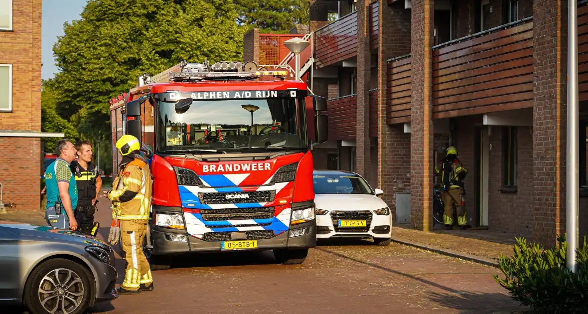 Brandweer ingezet voor uitslaande brand bij woning - Foto 6