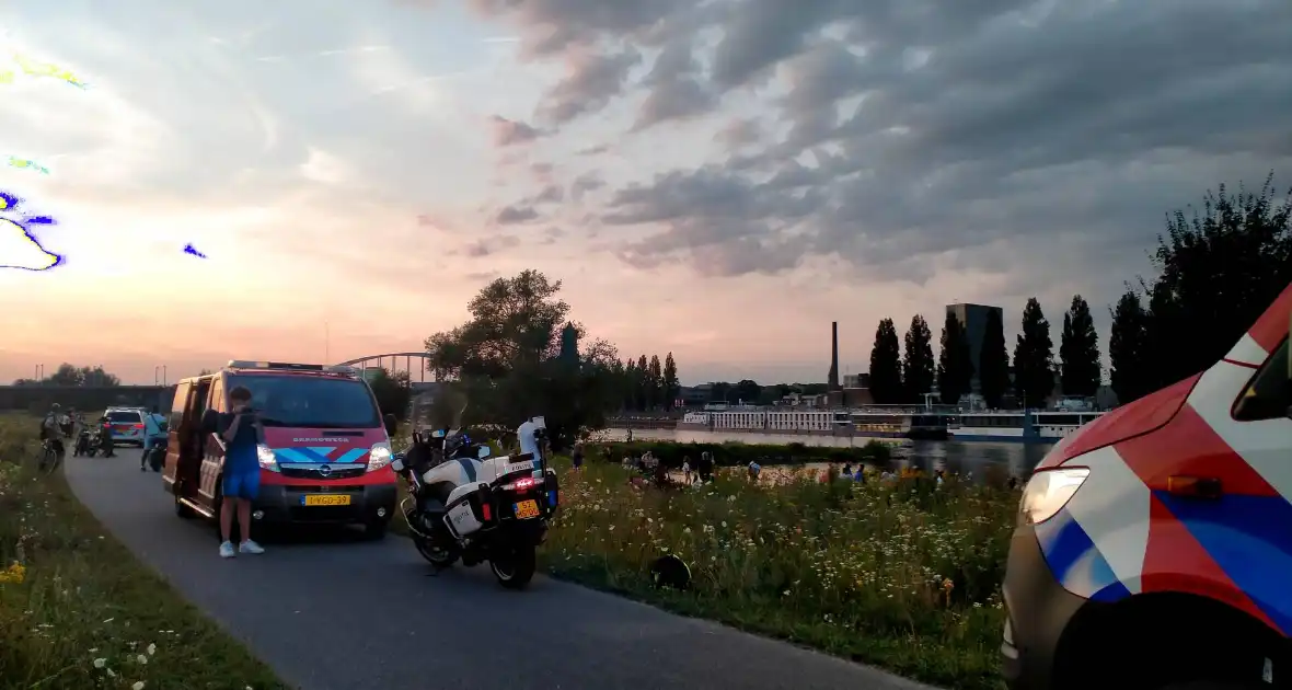 Hulpdiensten ingezet voor twee personen te water