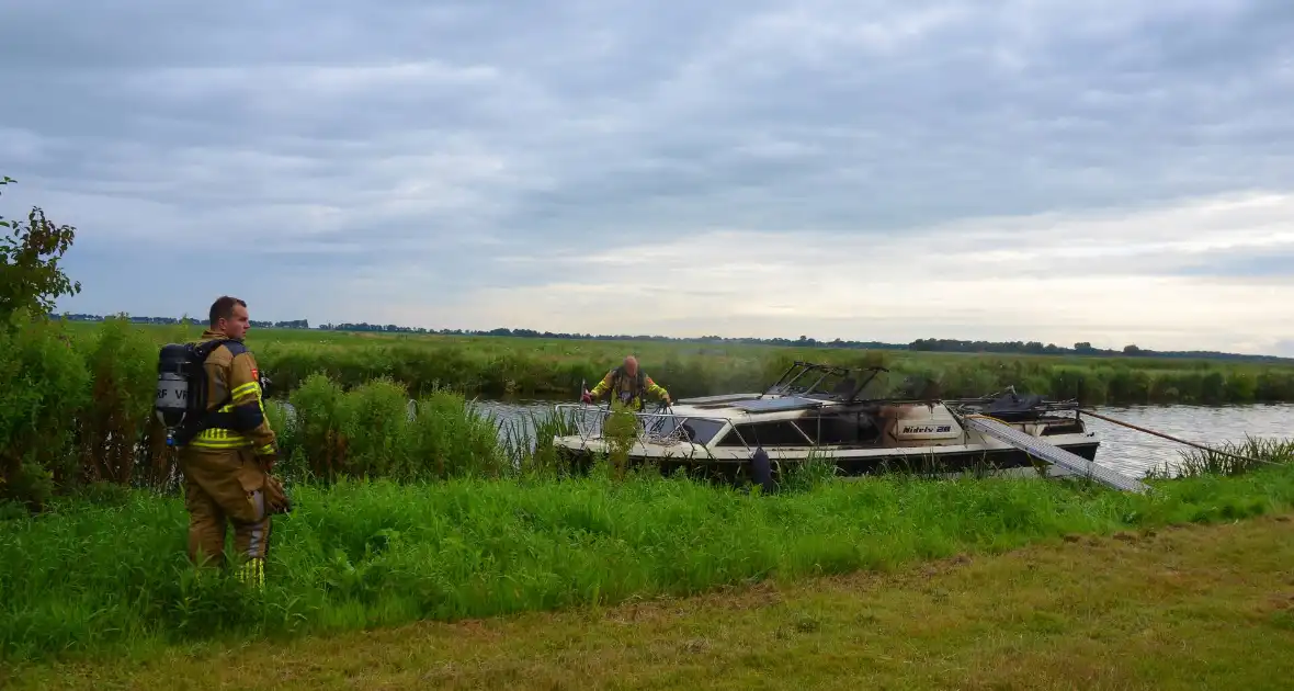 Flinke brand verwoest plezierjacht - Foto 1