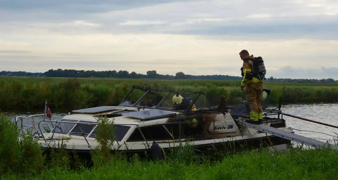 Flinke brand verwoest plezierjacht - Foto 5