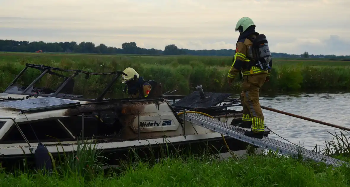 Flinke brand verwoest plezierjacht - Foto 6