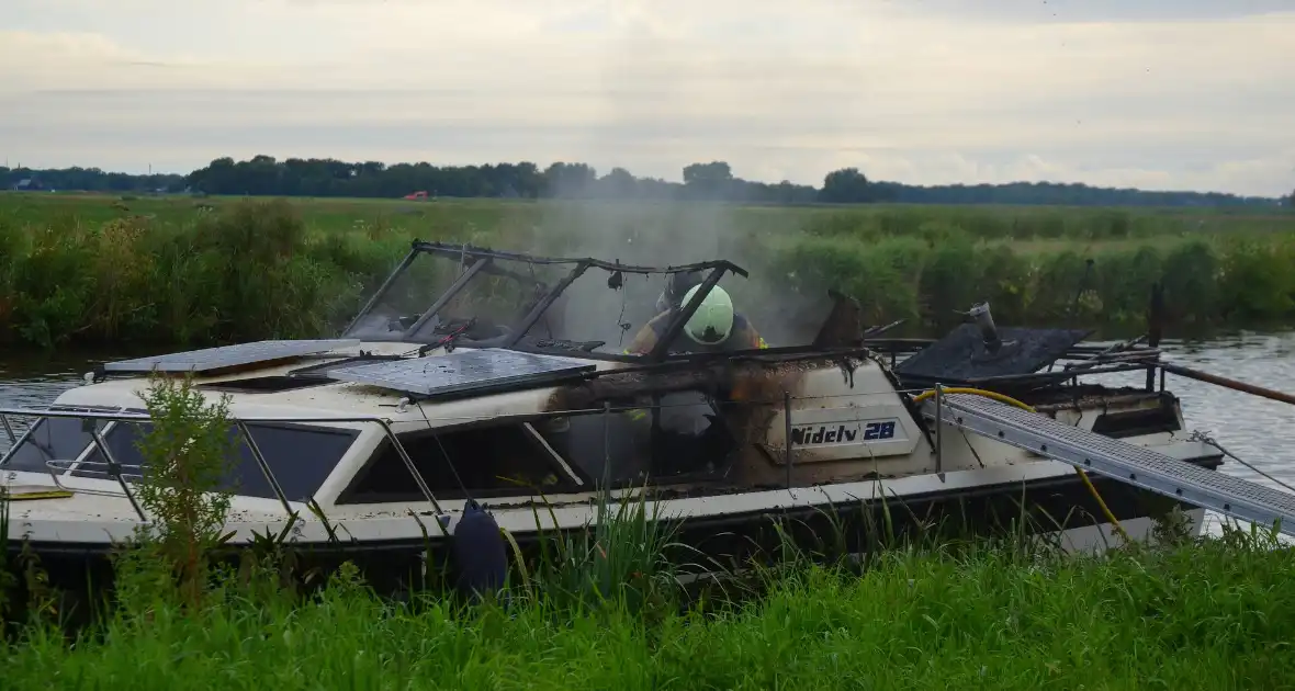 Flinke brand verwoest plezierjacht - Foto 7