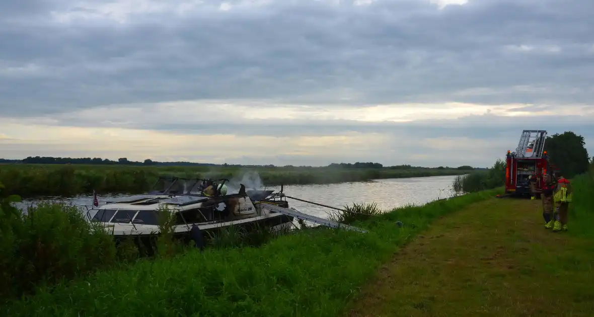 Flinke brand verwoest plezierjacht - Foto 8