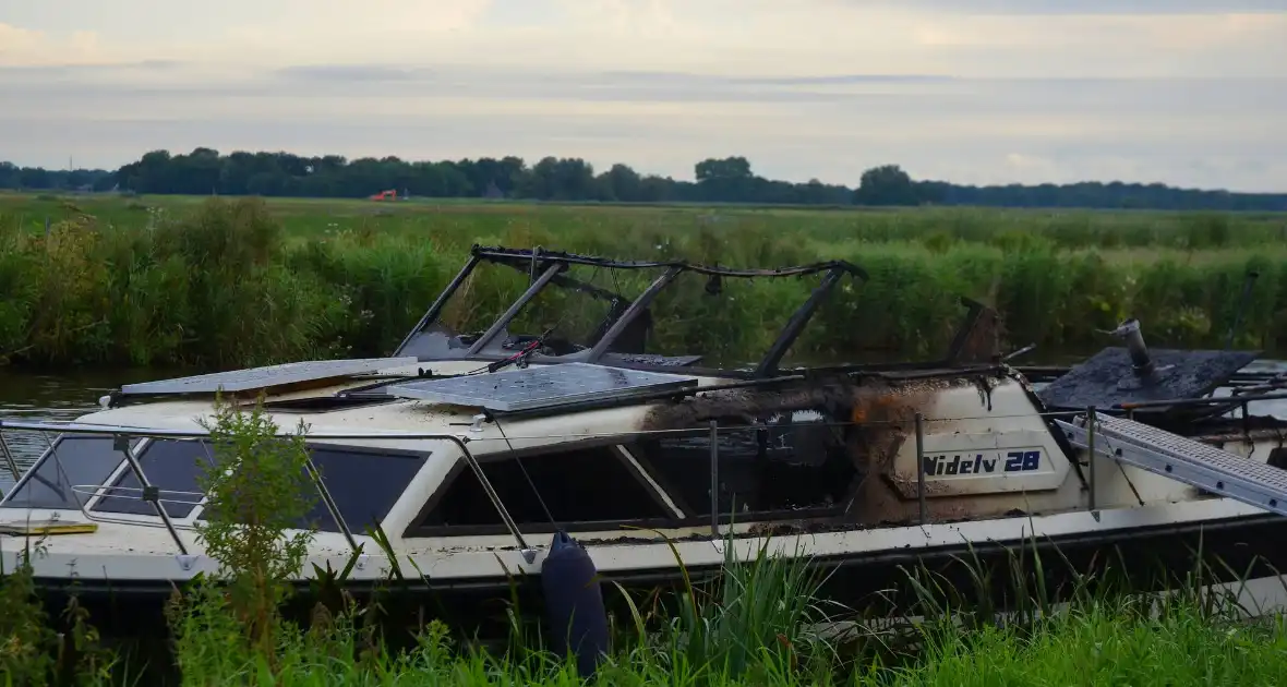 Flinke brand verwoest plezierjacht - Foto 9