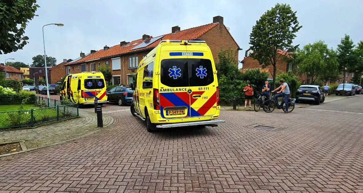 Traumahelikopter landt voor hulp aan baby - Foto 5