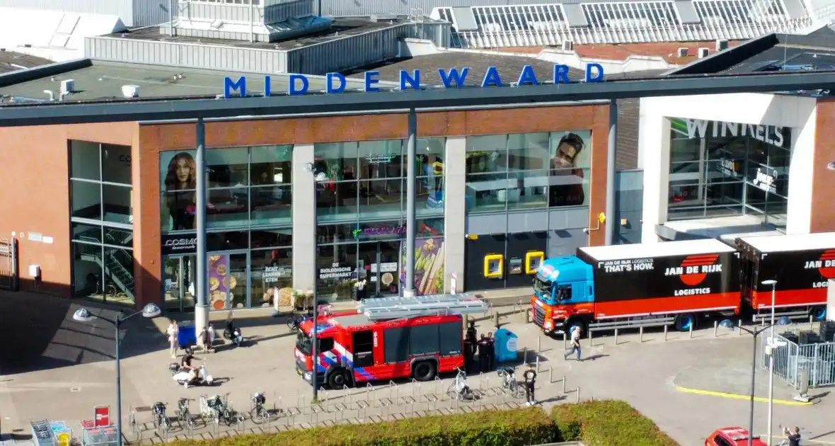 Medewerker ontdekt scheur in vloer winkelcentrum - Foto 7