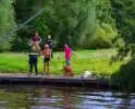 Brandweer haalt te water geraakte schapen uit het water