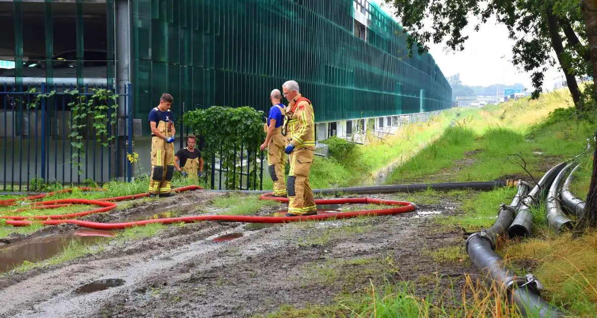 Brandweer pompt parkeerkelder leeg