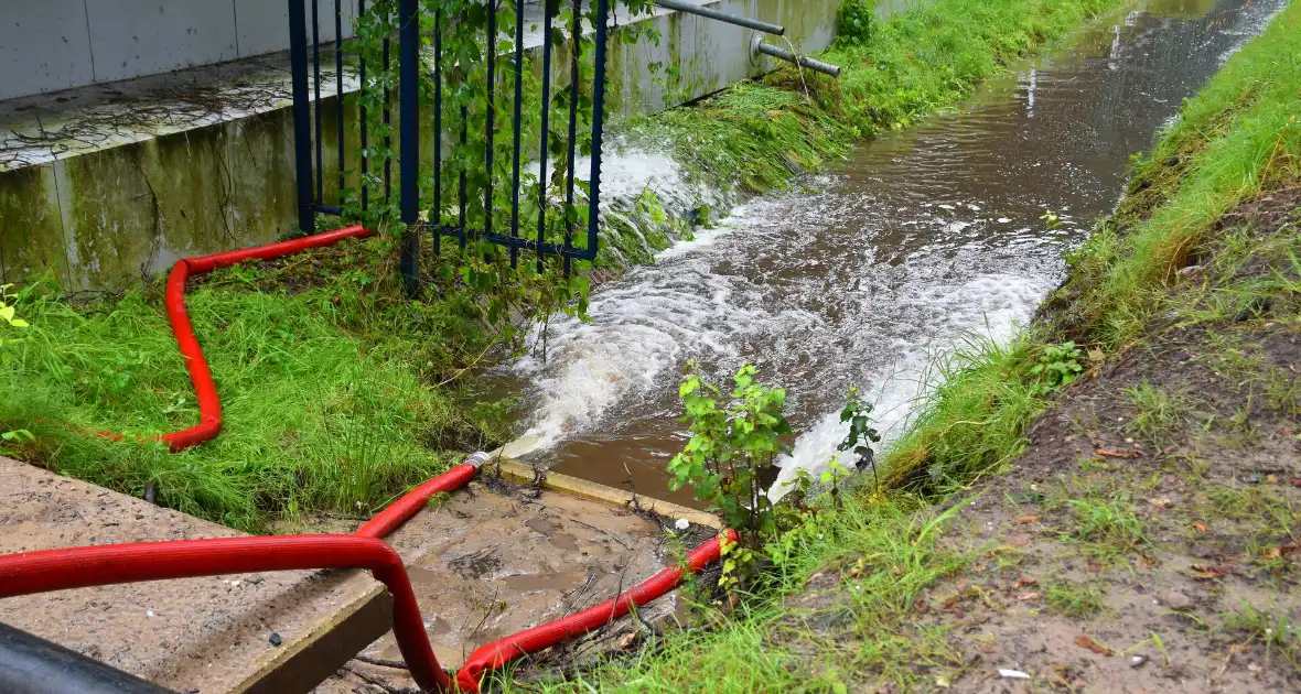 Brandweer pompt parkeerkelder leeg - Foto 2