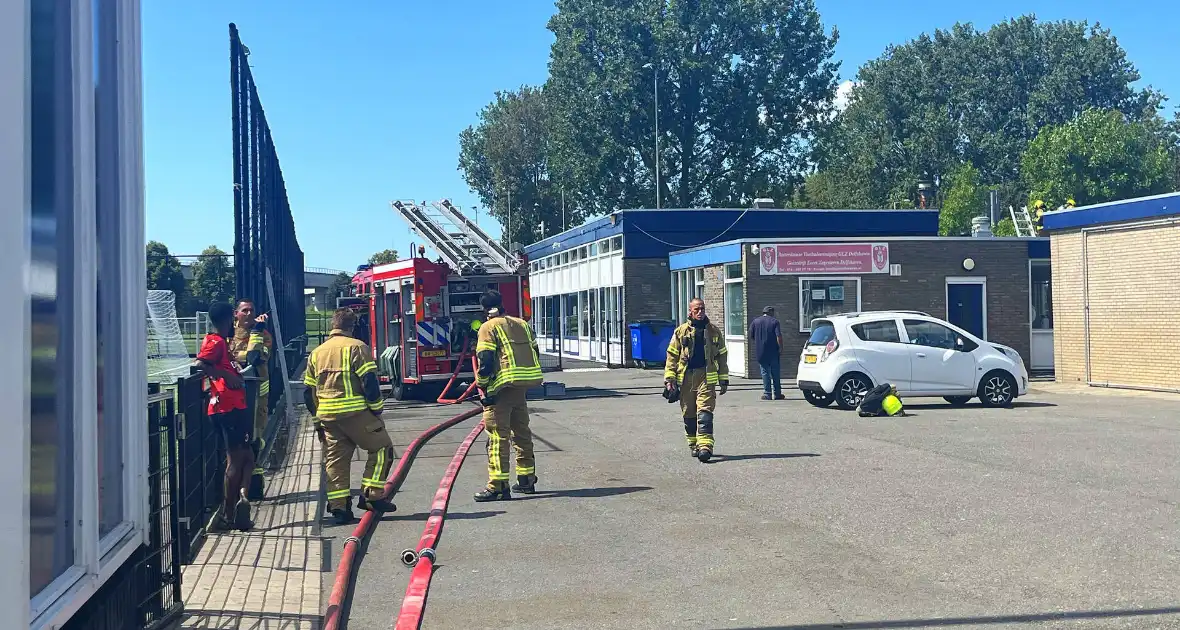 Dak van clubgebouw voetbalvereniging vat vlam - Foto 7