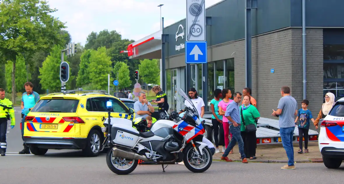 Vrouw in scootmobiel gewond op straat - Foto 1