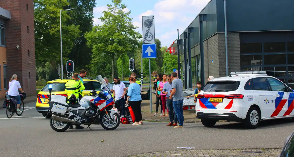 Vrouw in scootmobiel gewond op straat - Foto 2