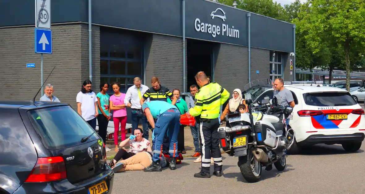 Vrouw in scootmobiel gewond op straat - Foto 3