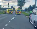 Motorrijder schept fietser