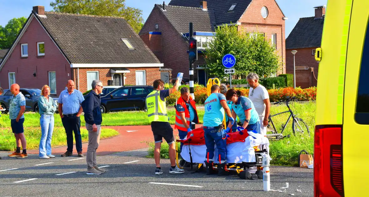 Motorrijder schept fietser - Foto 10