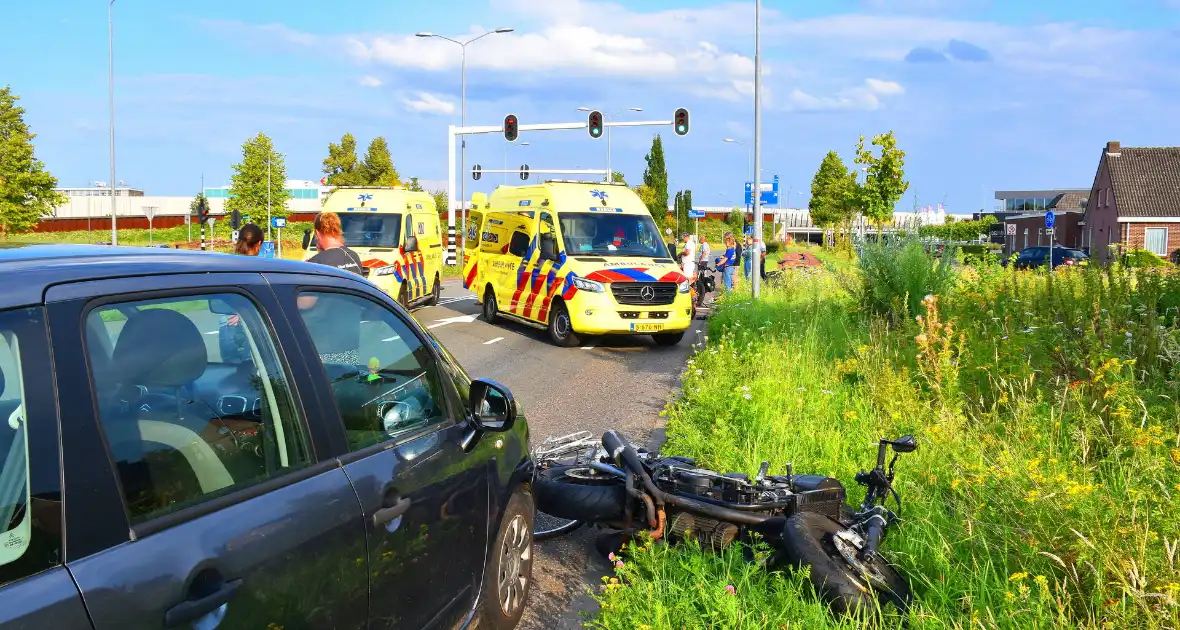 Motorrijder schept fietser - Foto 7