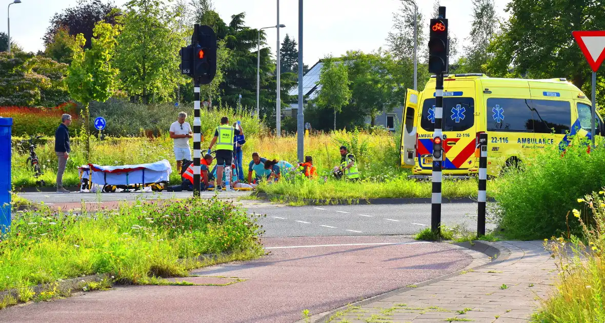 Motorrijder schept fietser - Foto 8