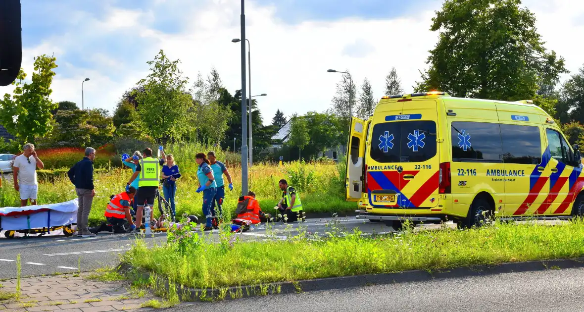 Motorrijder schept fietser - Foto 9