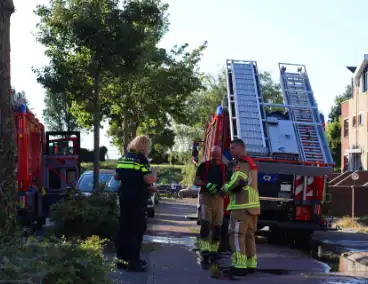 Brandweer ingezet voor brand op dak van woning