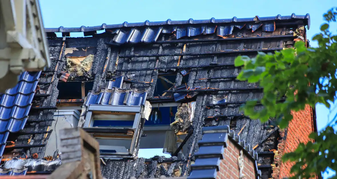 Hulpdiensten groots ingezet voor uitslaande brand bij woning