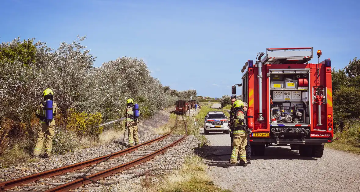 Brandweer ingezet voor brand in berm bij spoor