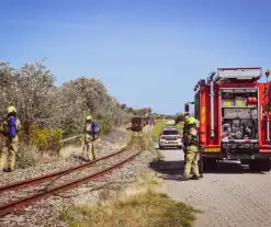 Brandweer ingezet voor brand in berm bij spoor