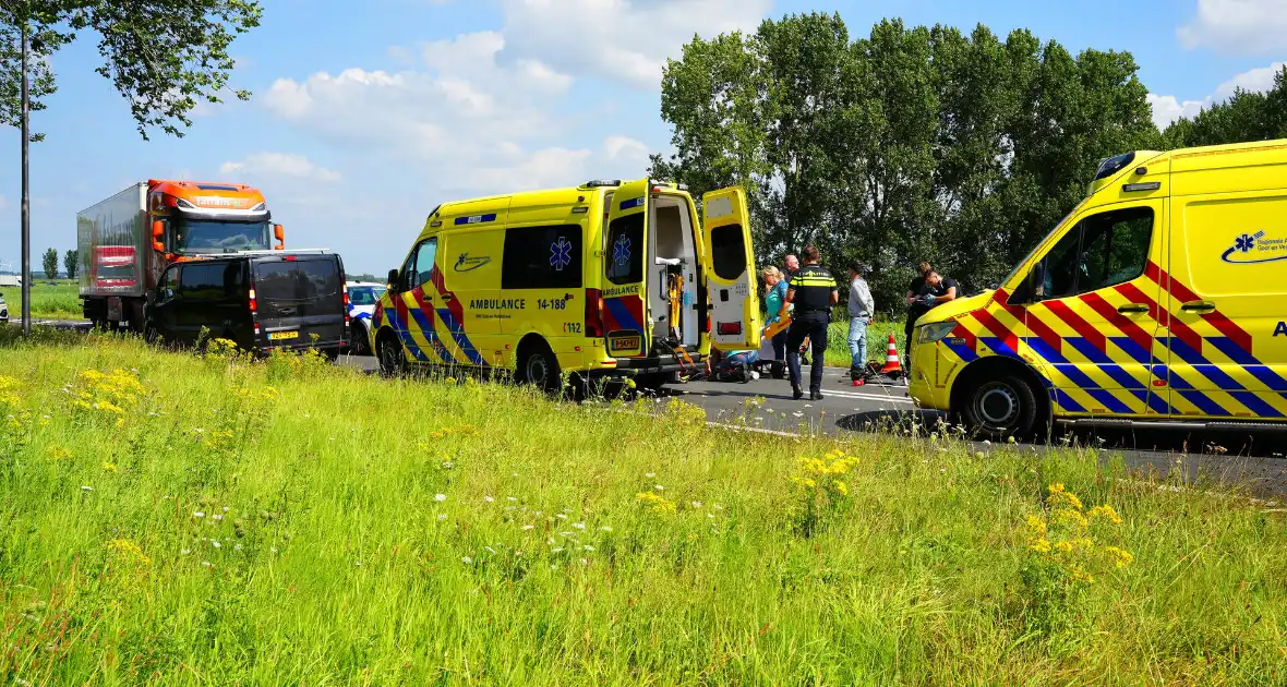 Traumateam ingezet na ongeval met racefietster en bestelbus - Foto 5