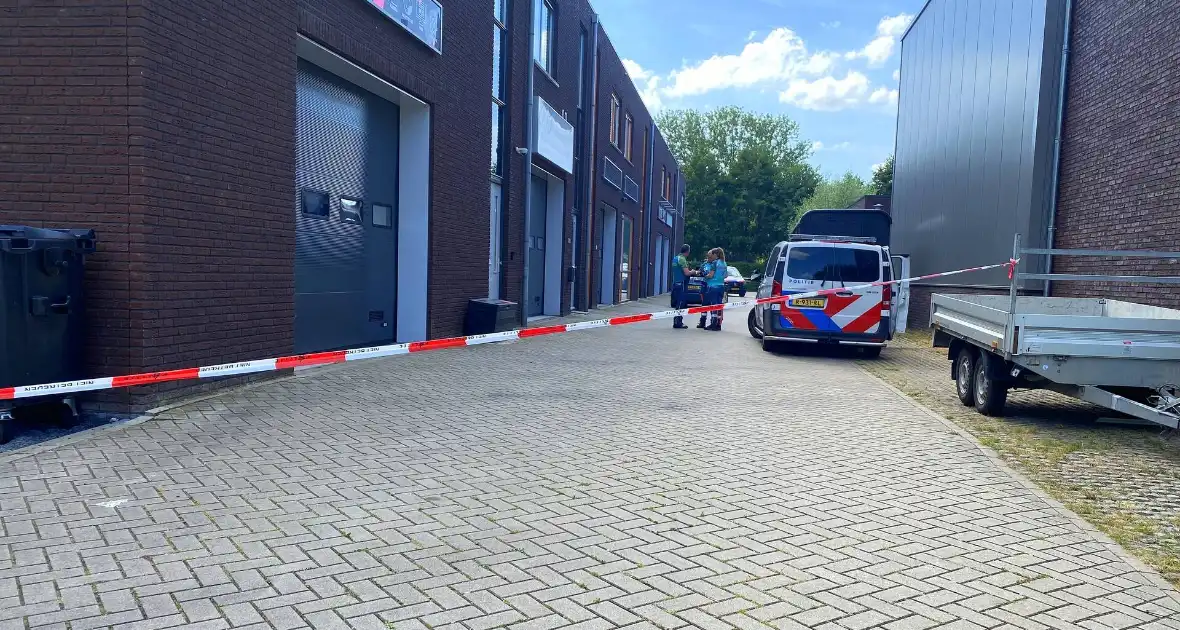 Hulpdiensten ingezet voor medisch incident in loods