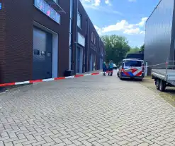 Hulpdiensten ingezet voor medisch incident in loods