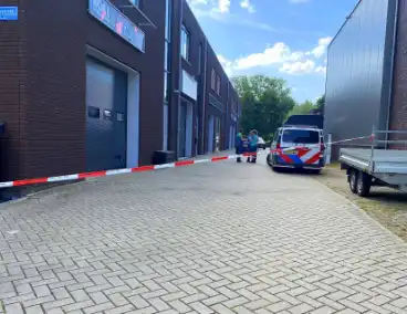 Hulpdiensten ingezet voor medisch incident in loods