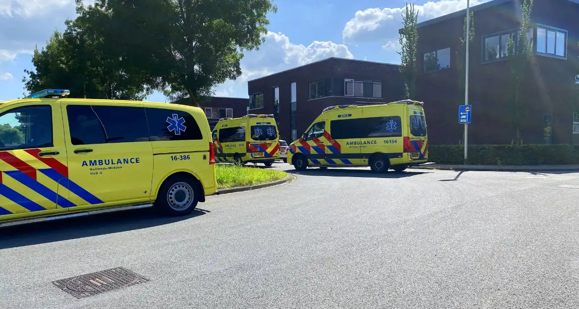 Hulpdiensten ingezet voor medisch incident in loods - Foto 4