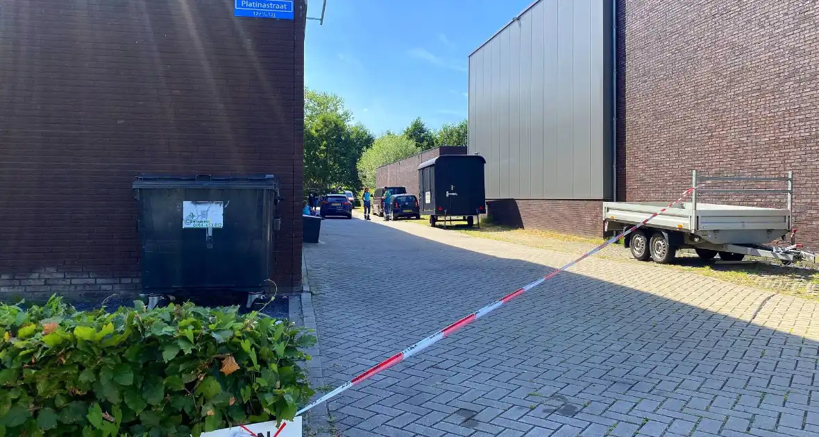 Hulpdiensten ingezet voor medisch incident in loods - Foto 5