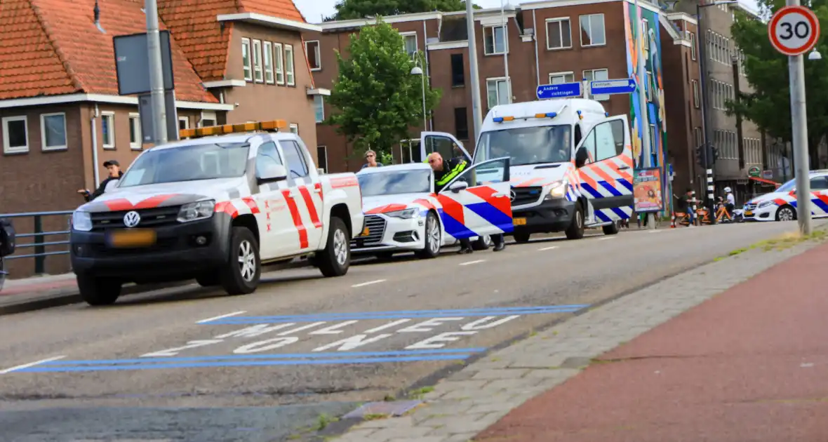 Traumateam ingezet voor dodelijk ongeval tussen GVB-bus en motorrijder - Foto 2