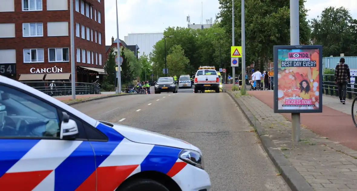 Traumateam ingezet voor dodelijk ongeval tussen GVB-bus en motorrijder - Foto 4