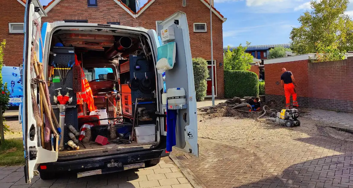 Bewoners urenlang zonder water door leidingbreuk