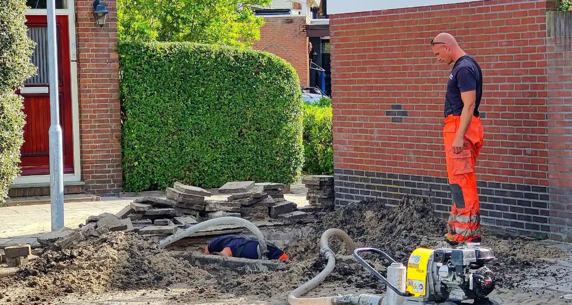 Bewoners urenlang zonder water door leidingbreuk - Foto 1