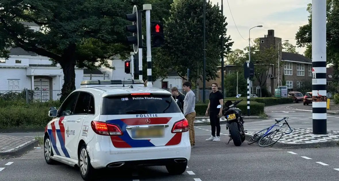 Motorrijder aangereden, automobilist rijdt door - Foto 1