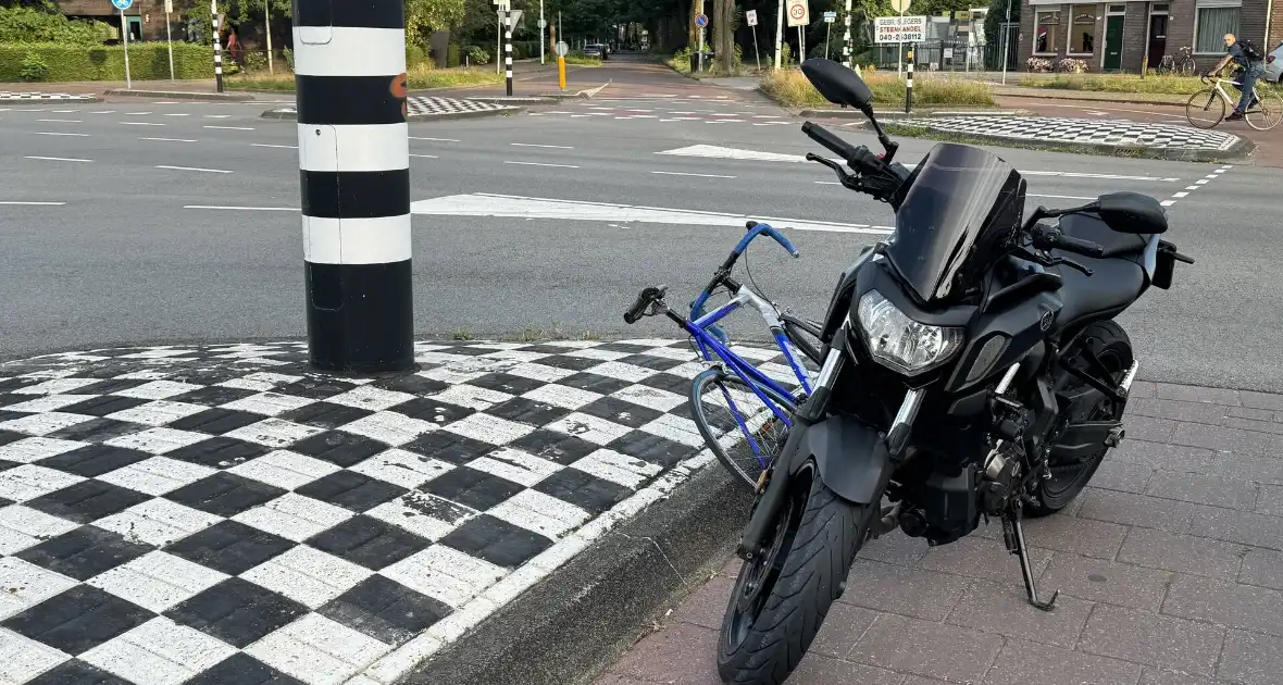 Motorrijder aangereden, automobilist rijdt door - Foto 2