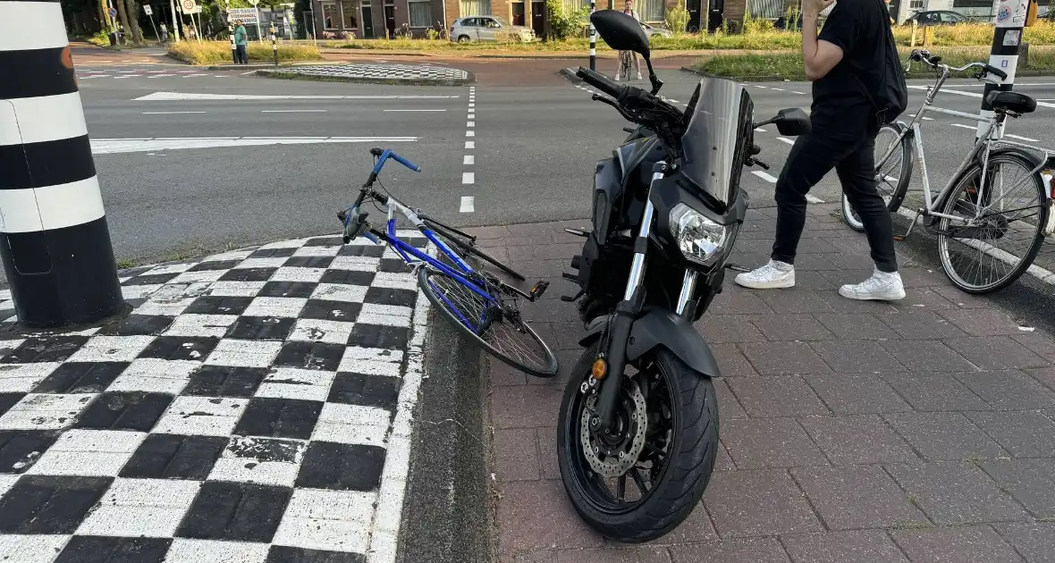 Motorrijder aangereden, automobilist rijdt door - Foto 3