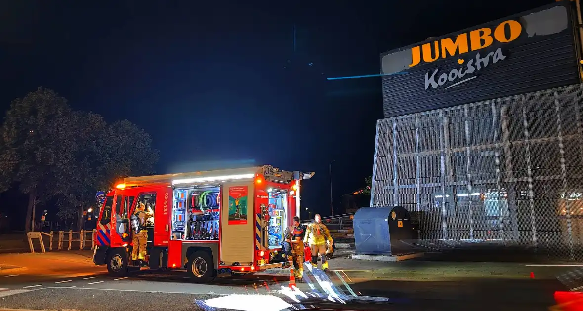 Brand op dak parkeergarage snel onder controle - Foto 1