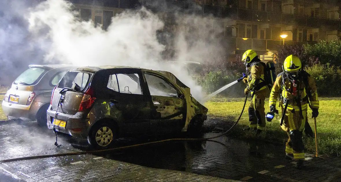 Personenauto volledig uitgebrand in nachtelijke uren - Foto 1